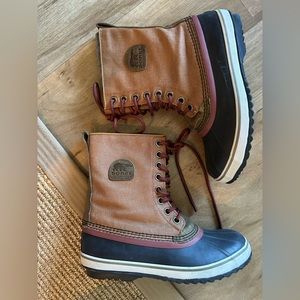 Sorel Waterproof winter boots with premium leather & removable sleeves